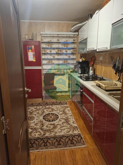 Apartament cu 3 camere decomandat în Est