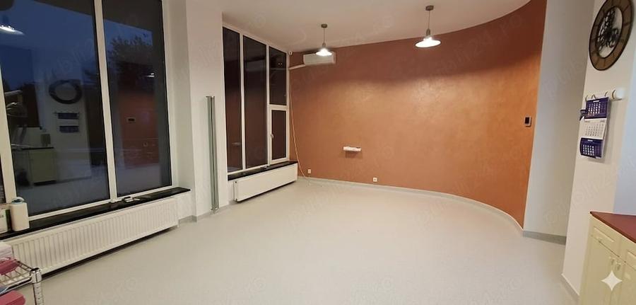 Spațiu comercial, de 200 mp, în Ultracentral