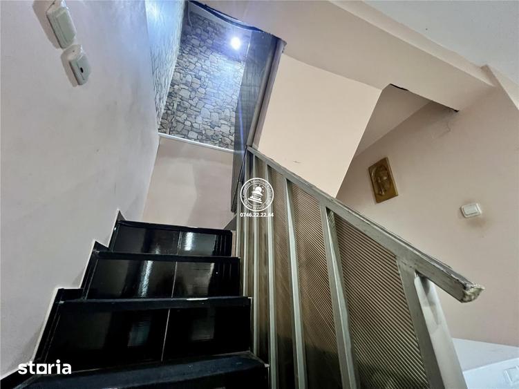 Casă cu 5 camere cu Teren 1382 Mp în Voinești