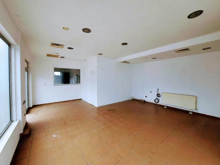 Spațiu comercial, de 18 mp, în Sântuhalm