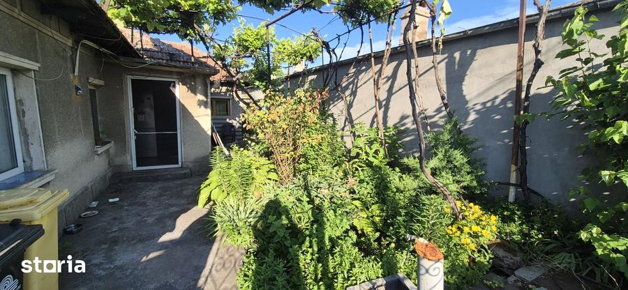 Casă cu 6 camere cu Teren 418 Mp în Brătianu