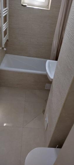 Apartament cu 3 camere semidecomandat în Micro 15