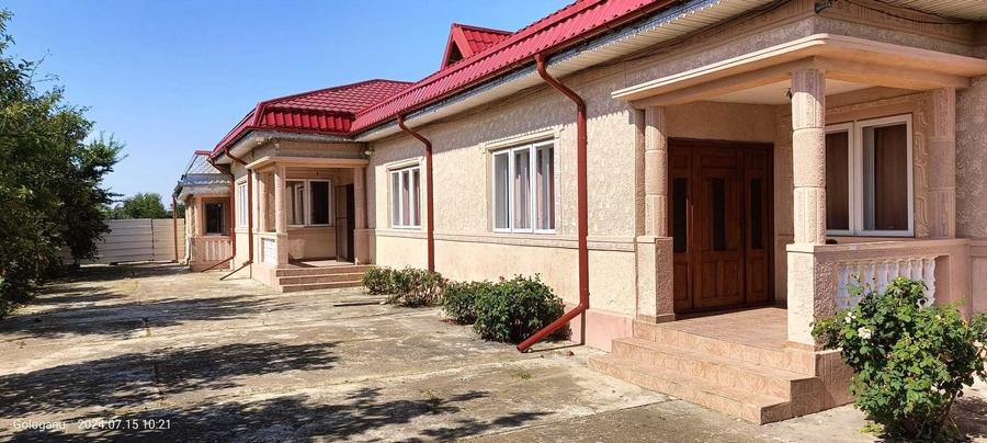 Casă cu 4 camere în Gologanu