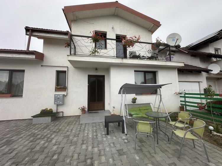Casă cu 4 camere în Vladimirescu