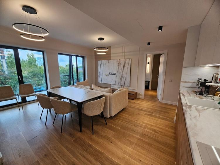 Apartament cu 3 camere decomandat în Băneasa