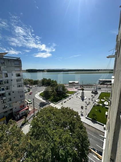 Apartament cu 3 camere circular, mobilat în Faleză