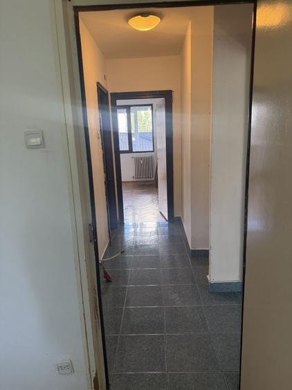 Apartament cu 3 camere semidecomandat în Iancului