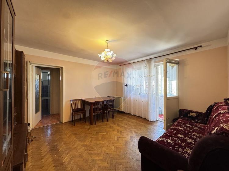 Apartament cu 2 camere semidecomandat în Central
