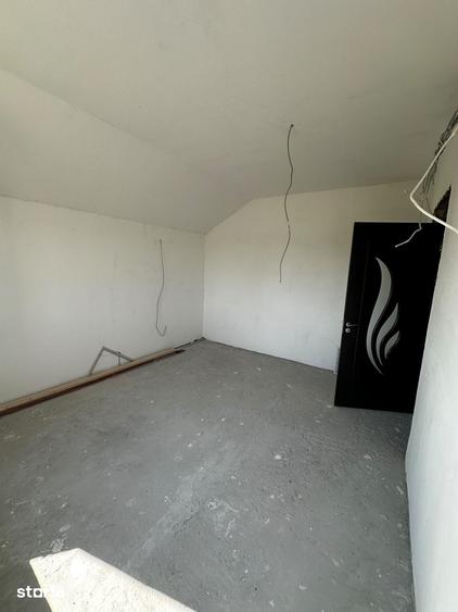 Casă cu 5 camere cu Teren 200 Mp în Lumina