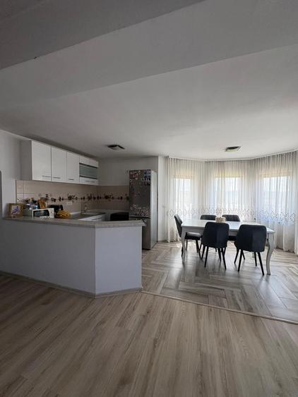 Casă cu 4 camere în Satu Nou