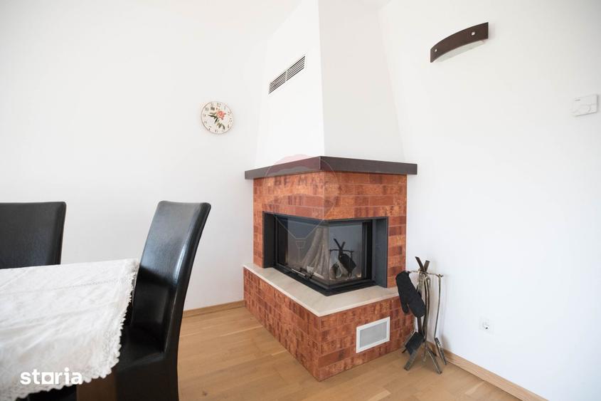 Casă cu 8 camere cu Teren 2130 Mp în Central
