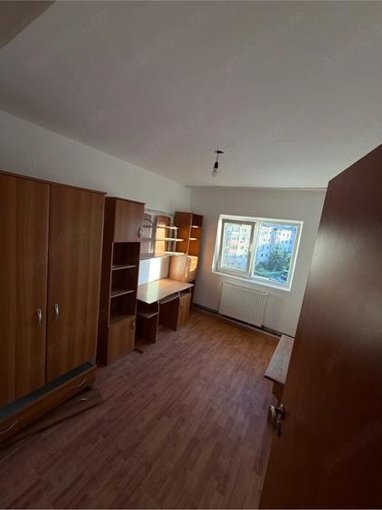 Apartament cu 3 camere decomandat în Micro 12