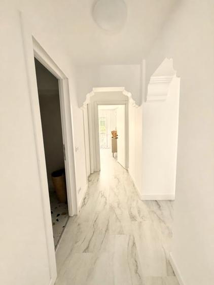 Apartament cu 3 camere decomandat, mobilat în Far