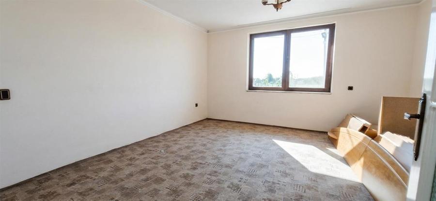 Casă cu 4 camere cu Teren 688 Mp în Lugașu de Jos