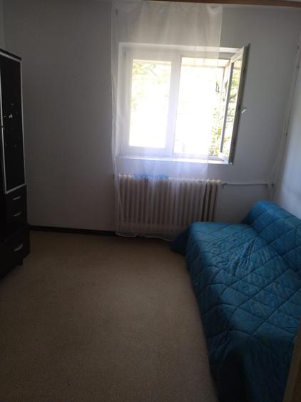 Apartament cu 2 camere semidecomandat, mobilat în Moinești