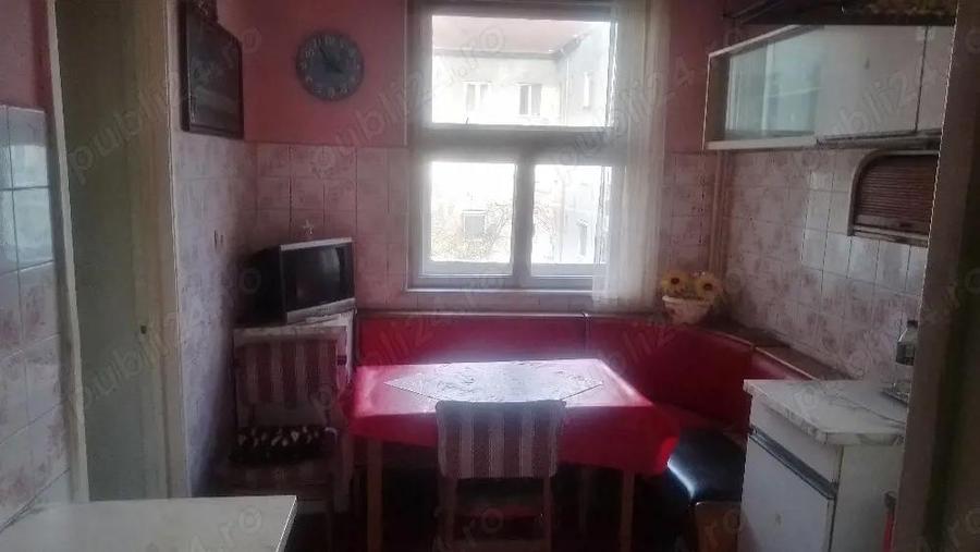 Apartament cu 3 camere decomandat în Rogerius