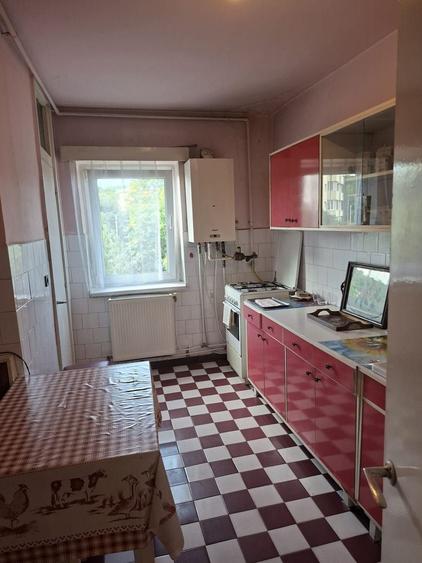 Apartament cu 4 camere decomandat în Central