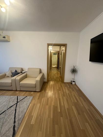 Apartament cu 3 camere semidecomandat în Iancului