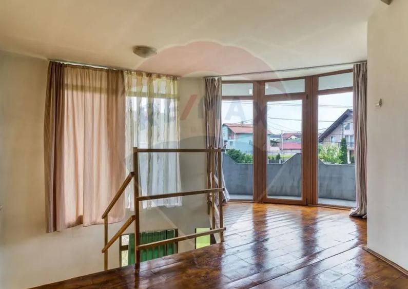 Casă cu 6 camere cu Teren 1007 Mp în Central