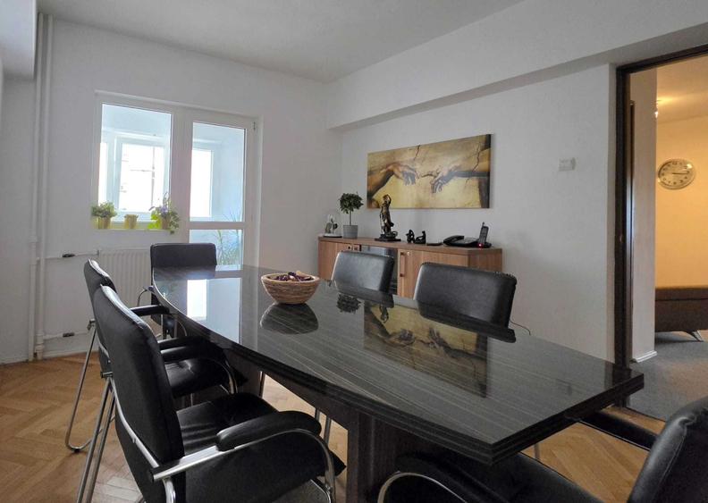 Apartament cu 4 camere decomandat în Universitate