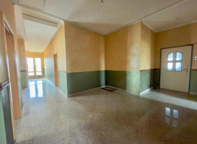 Apartament cu 5 camere decomandat în Central