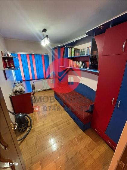 Apartament cu 4 camere decomandat în Ultracentral