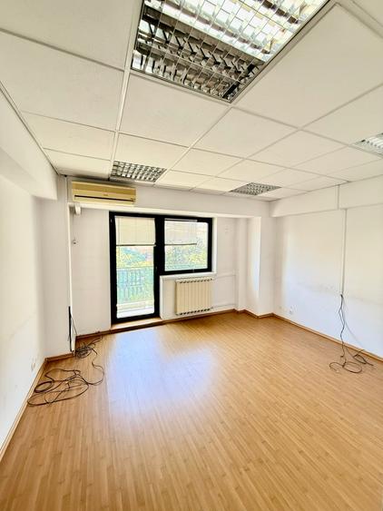 Apartament cu 4 camere decomandat în P-ța Unirii