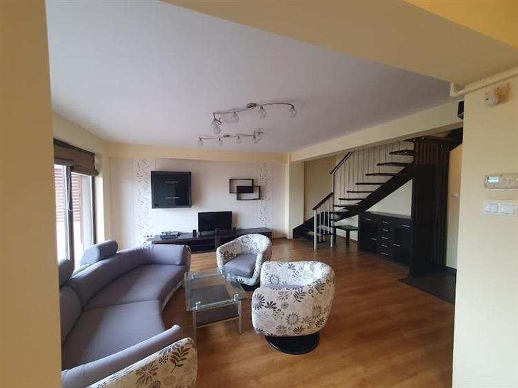 Apartament cu 4 camere decomandat, mobilat în Tudor