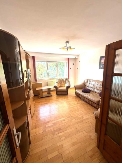 Apartament cu 3 camere decomandat în Sud