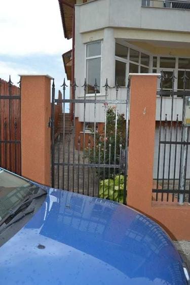 Casă cu 4 camere în Zorilor