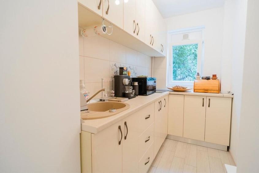 Apartament 2 camere decomandat Zona Centrala , complet utilat , recent renovat, balcon - de inchiriat imediat septembrie - 4