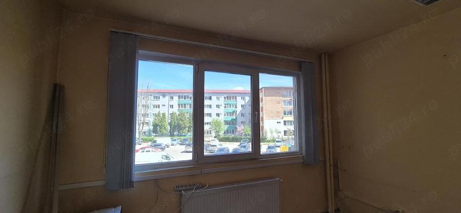 Apartament cu 3 camere semidecomandat în Govândari