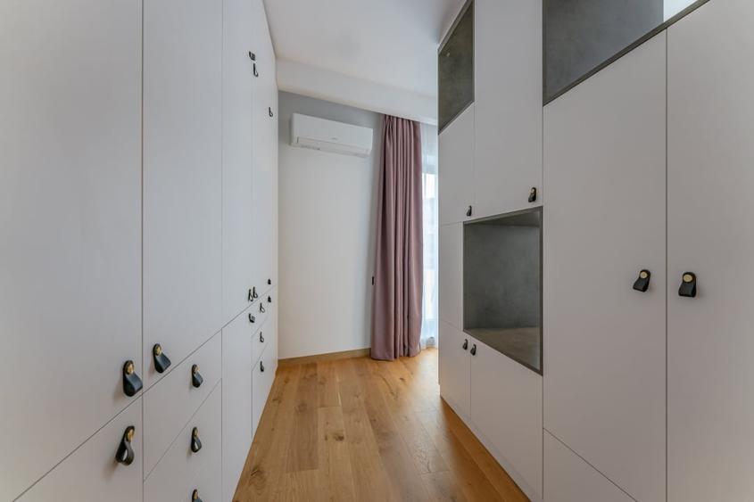 Apartament cu 4 camere decomandat, mobilat în Ultracentral