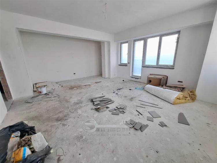Penthouse cu 2 camere decomandat în Galata