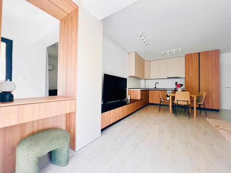 Apartament cu 2 camere semidecomandat, mobilat în Pipera
