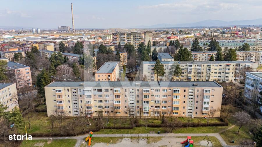 Apartament cu 3 camere semidecomandat, mobilat în Astra