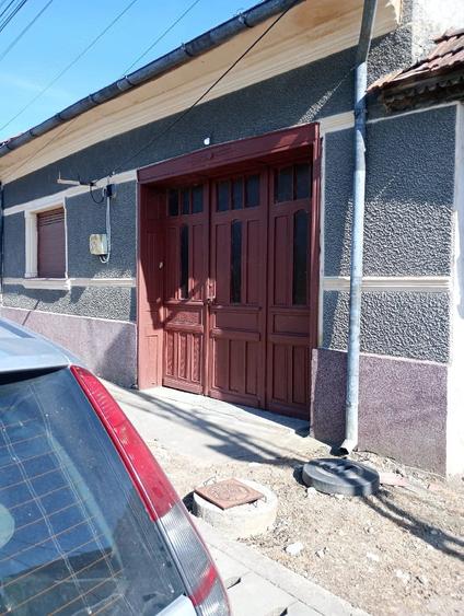 Casă cu 5 camere cu Teren 700 Mp în Ciclova Română