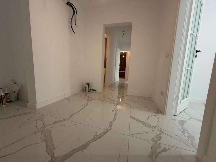 Apartament cu 3 camere decomandat în Dristor