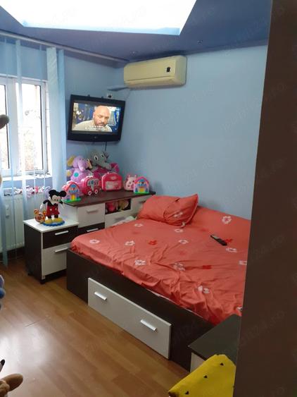 Apartament cu 3 camere decomandat în Mihai Bravu