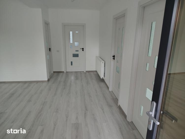 Casă cu 5 camere cu Teren 550 Mp în Braniștea
