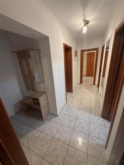 Apartament cu 3 camere decomandat, mobilat în Brăilei