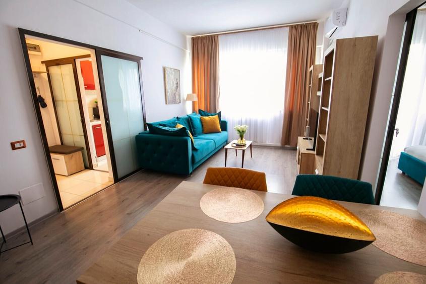 Apartament cu 2 camere semidecomandat, mobilat în Universitate