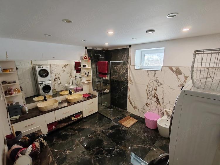 Casă cu Teren 3600 Mp în Bejan