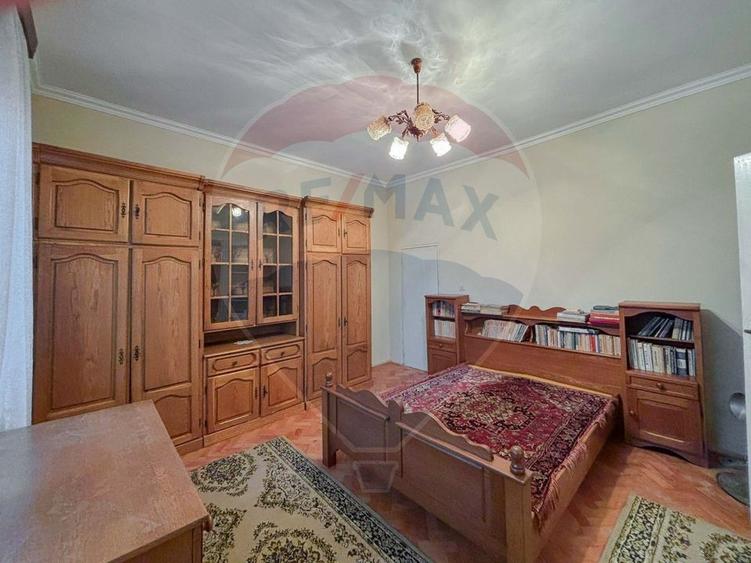 Casă individuală cu 5 camere cu Teren 446 Mp în Ultracentral