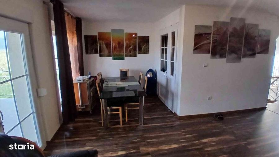 Casă cu 4 camere cu Teren 450 Mp în Central