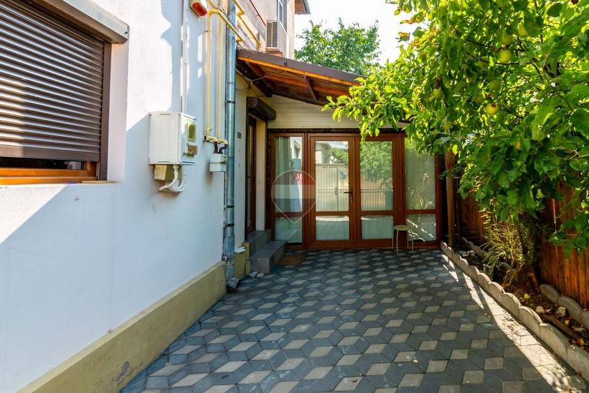 Apartament cu 4 camere semidecomandat, mobilat în Turda