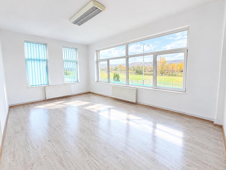 Spațiu comercial, de 200 mp, în Florești