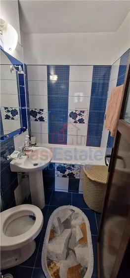 Apartament cu 3 camere decomandat în Filiași