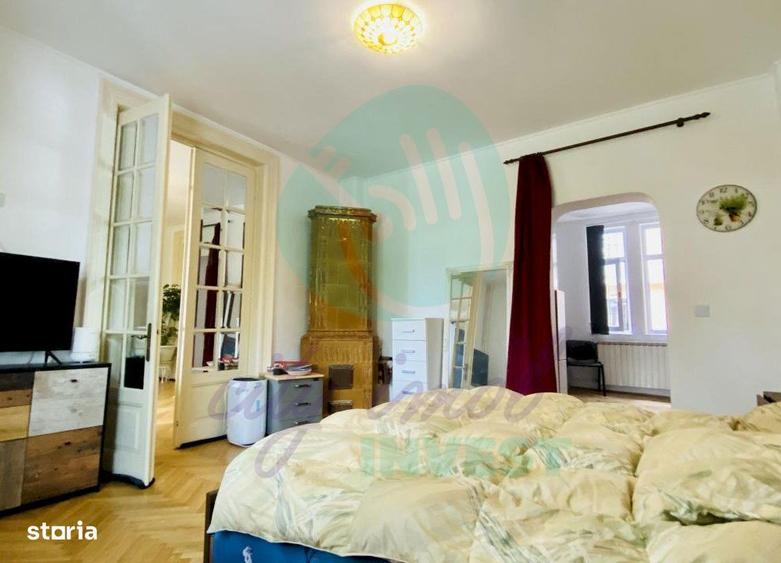 Casă cu 10 camere cu Teren 249 Mp în Iancului