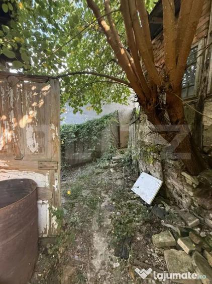 Casă cu 2 camere cu Teren 1700 Mp în Seciu